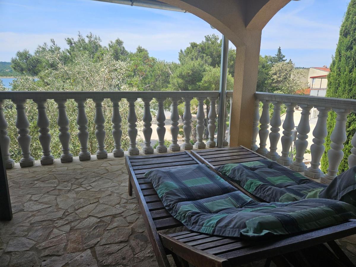Villa Punta Blava - Beach Front, Ideal For Family Vacation With Kids, Large Terraces With Sea View, Internet, Netflix, No Pets Allowed Обровац Экстерьер фото
