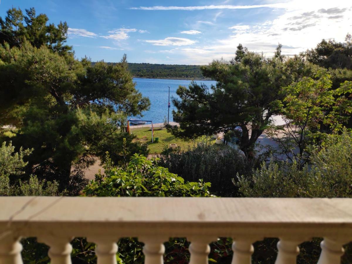 Villa Punta Blava - Beach Front, Ideal For Family Vacation With Kids, Large Terraces With Sea View, Internet, Netflix, No Pets Allowed Обровац Экстерьер фото