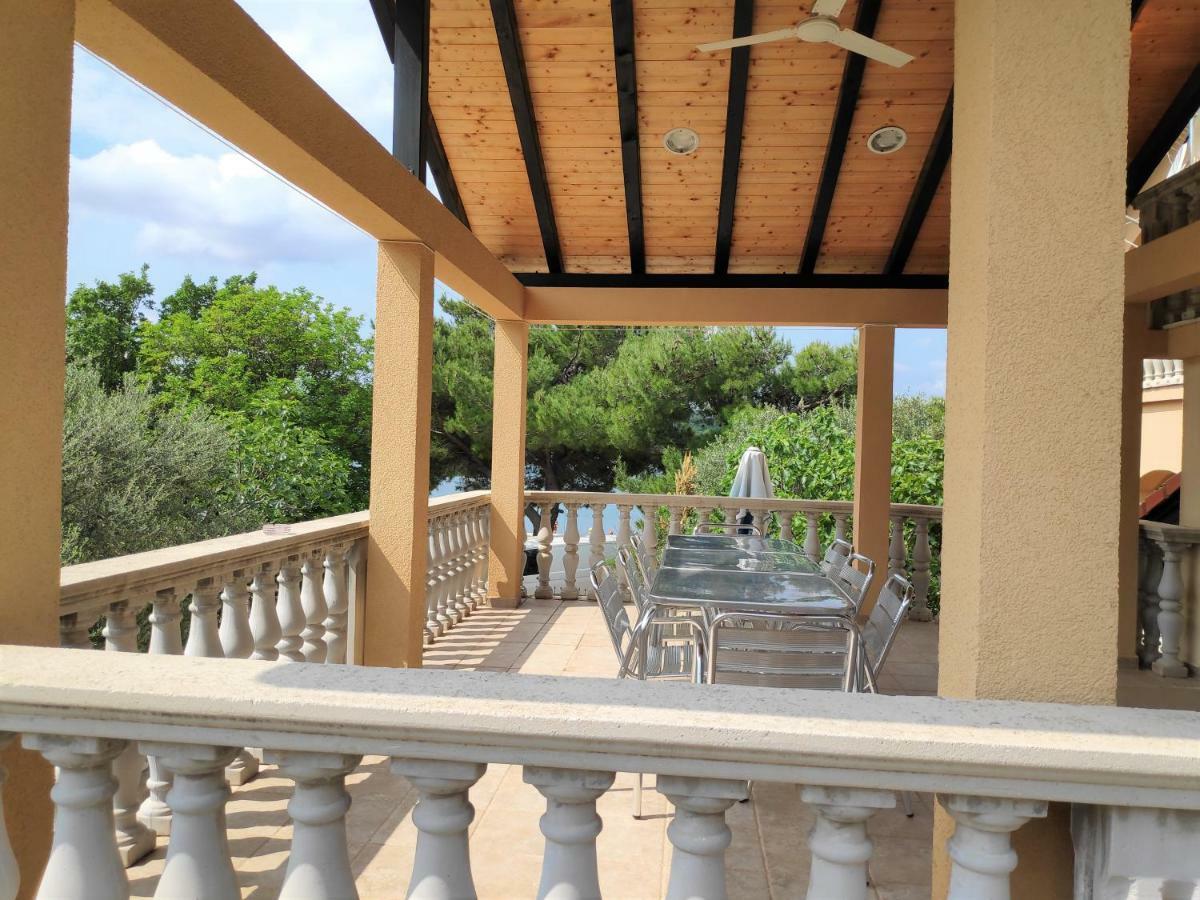 Villa Punta Blava - Beach Front, Ideal For Family Vacation With Kids, Large Terraces With Sea View, Internet, Netflix, No Pets Allowed Обровац Экстерьер фото