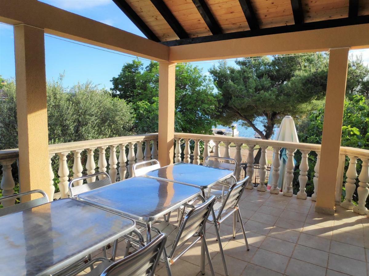 Villa Punta Blava - Beach Front, Ideal For Family Vacation With Kids, Large Terraces With Sea View, Internet, Netflix, No Pets Allowed Обровац Экстерьер фото