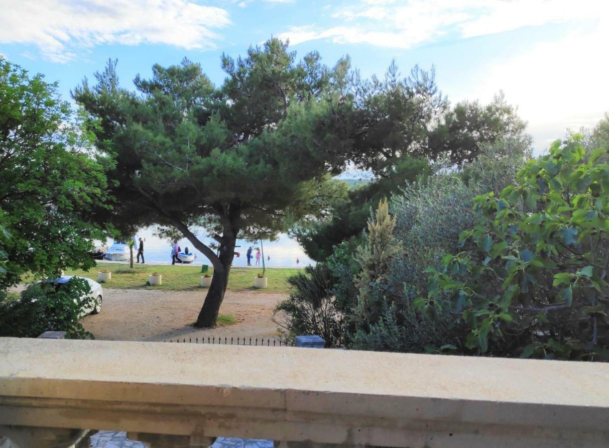 Villa Punta Blava - Beach Front, Ideal For Family Vacation With Kids, Large Terraces With Sea View, Internet, Netflix, No Pets Allowed Обровац Экстерьер фото