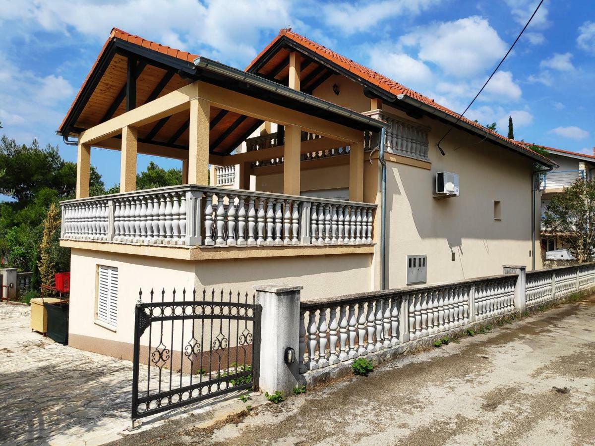 Villa Punta Blava - Beach Front, Ideal For Family Vacation With Kids, Large Terraces With Sea View, Internet, Netflix, No Pets Allowed Обровац Экстерьер фото