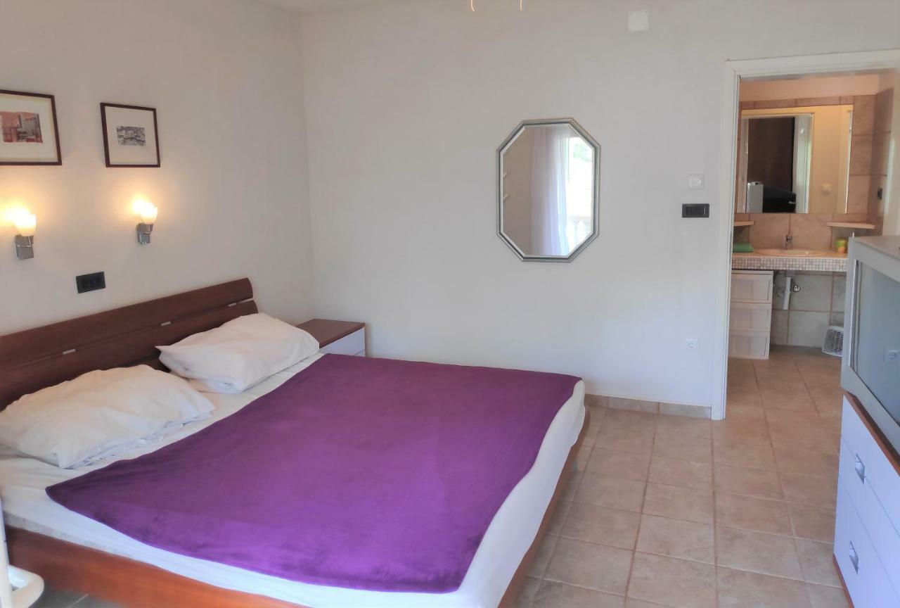 Villa Punta Blava - Beach Front, Ideal For Family Vacation With Kids, Large Terraces With Sea View, Internet, Netflix, No Pets Allowed Обровац Экстерьер фото