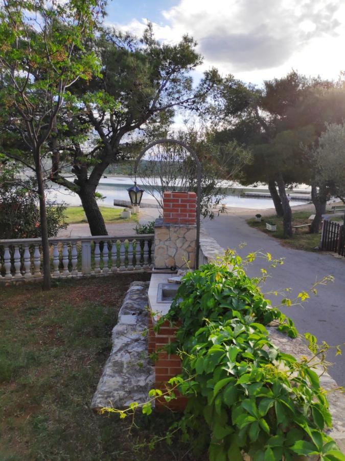 Villa Punta Blava - Beach Front, Ideal For Family Vacation With Kids, Large Terraces With Sea View, Internet, Netflix, No Pets Allowed Обровац Экстерьер фото