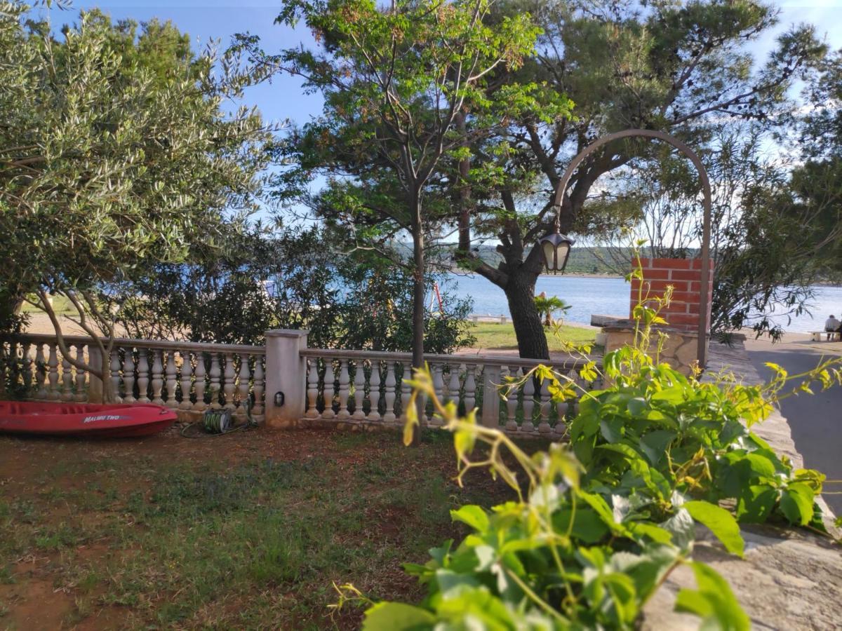 Villa Punta Blava - Beach Front, Ideal For Family Vacation With Kids, Large Terraces With Sea View, Internet, Netflix, No Pets Allowed Обровац Экстерьер фото