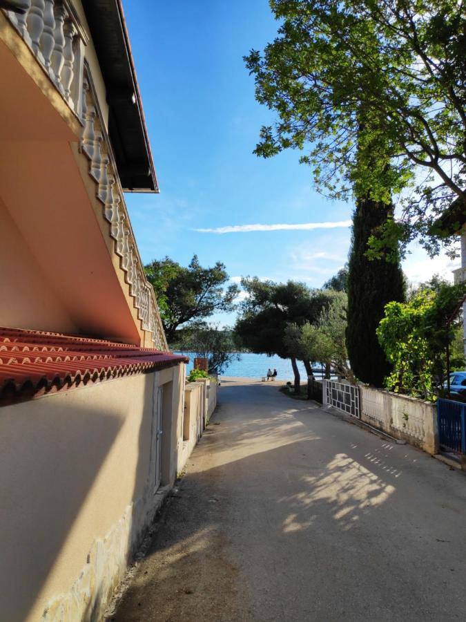 Villa Punta Blava - Beach Front, Ideal For Family Vacation With Kids, Large Terraces With Sea View, Internet, Netflix, No Pets Allowed Обровац Экстерьер фото